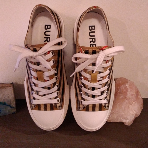 Burberry shoes - Picture 7 of 8